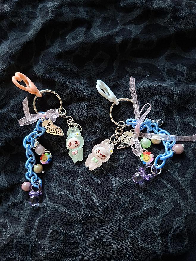 labubu bff sleutelhangers roze-blauw