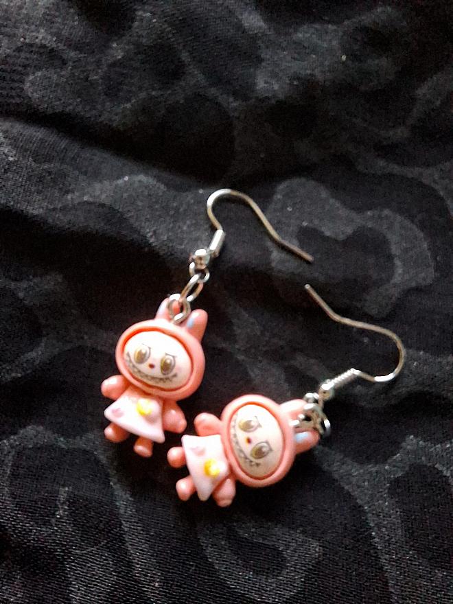 oorhangertjes labubu roze