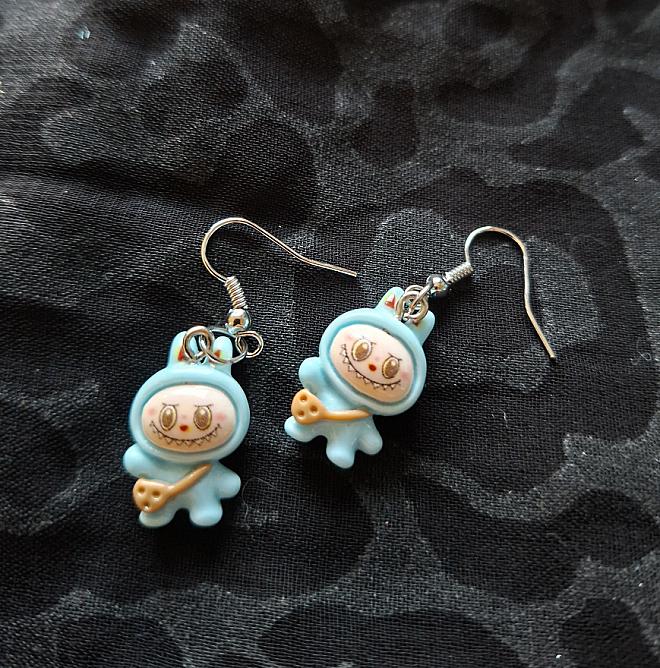 oorhangertjes labubu blauw