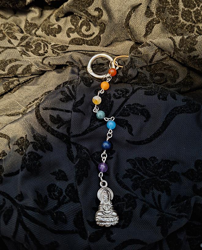 Chakrahanger zittende buddha
